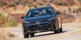 2017 toyota corolla xse front three quarter 04