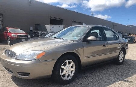 ford taurus img 6391b664ed928