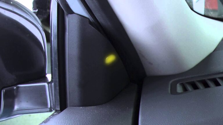 2015 nissan rogue blind spot warning