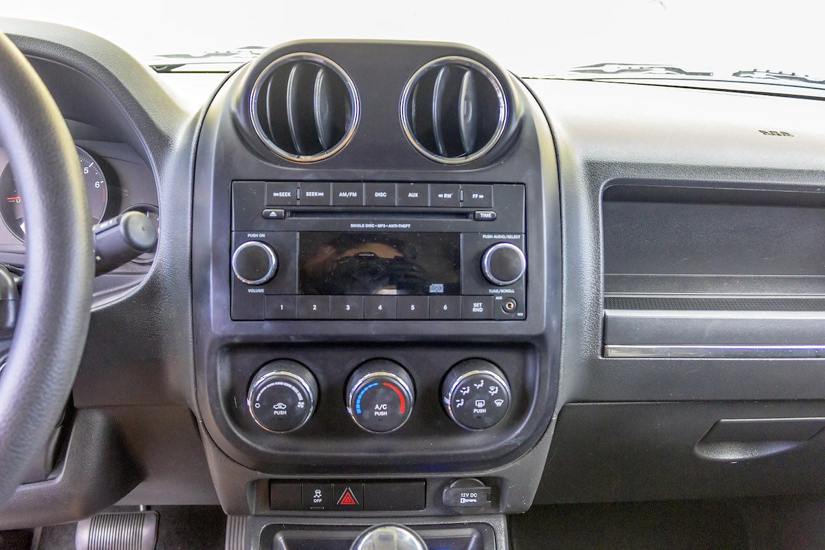 2012 jeep patriot radio
