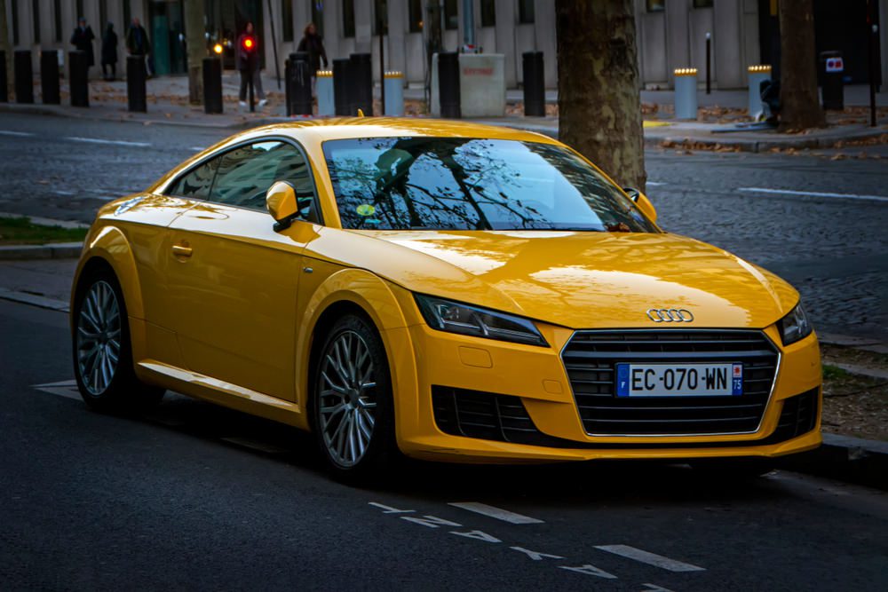 paris,,france, ,november,17,,2018:,yellow,audi,tt,230