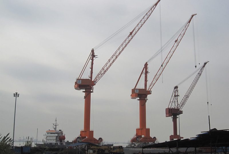 level luffing crane