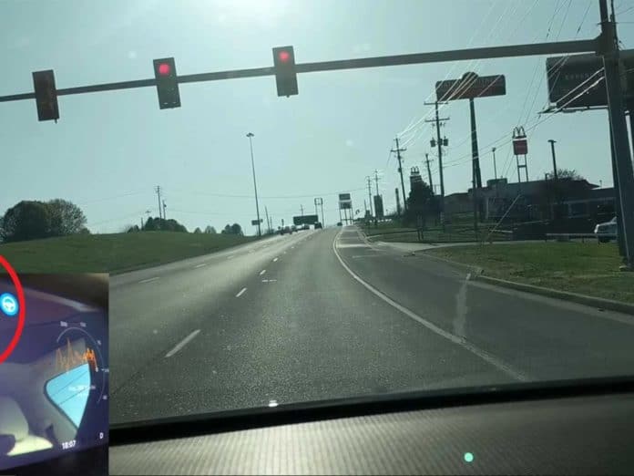 Tesla Autopilot Stop Red Light