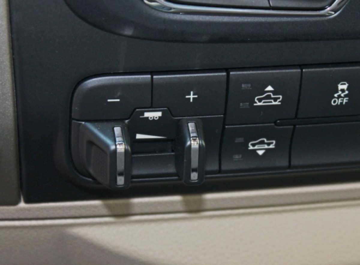 ram 1500 integrated trailer brake controller