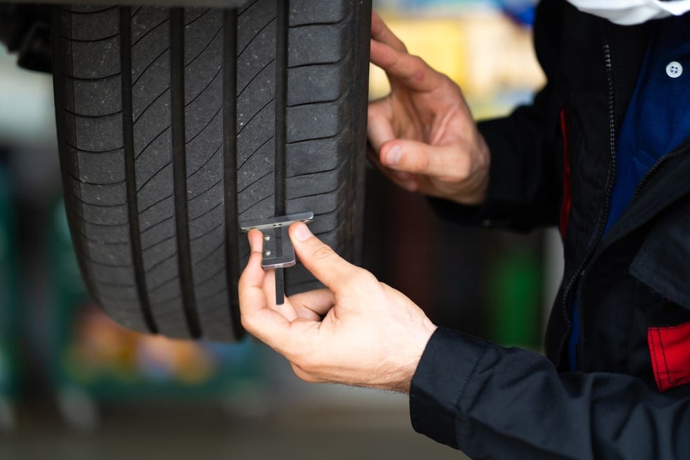 Inspecting vehicle tires during full service