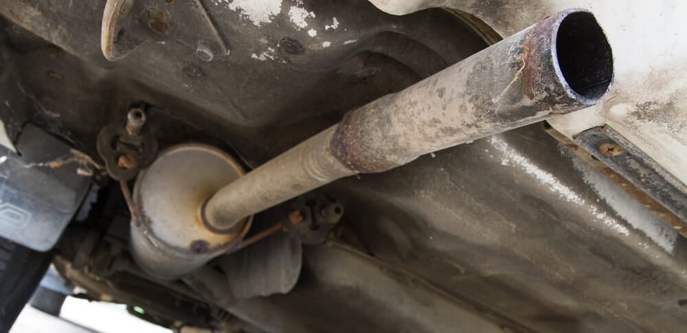 Exhaust system leak inspection during full vehicle maintenance