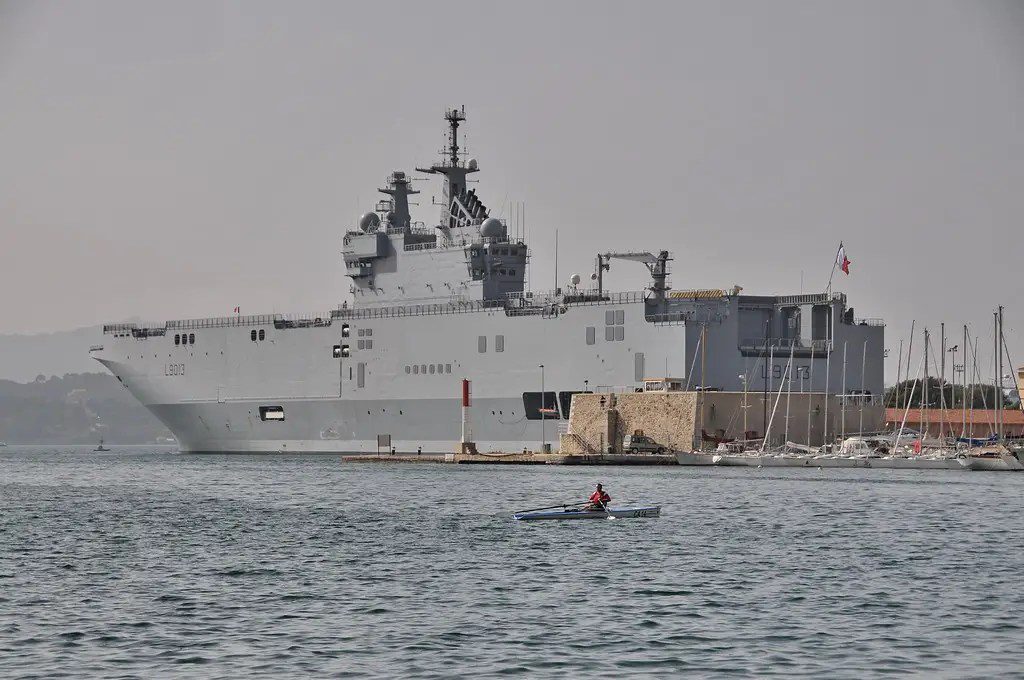 french ship mistral (l9013)