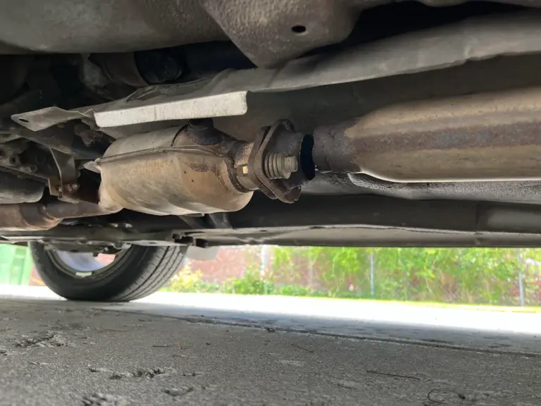 broken exhaust pipe