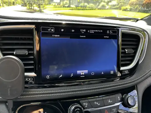 chrysler pacifica blank screen