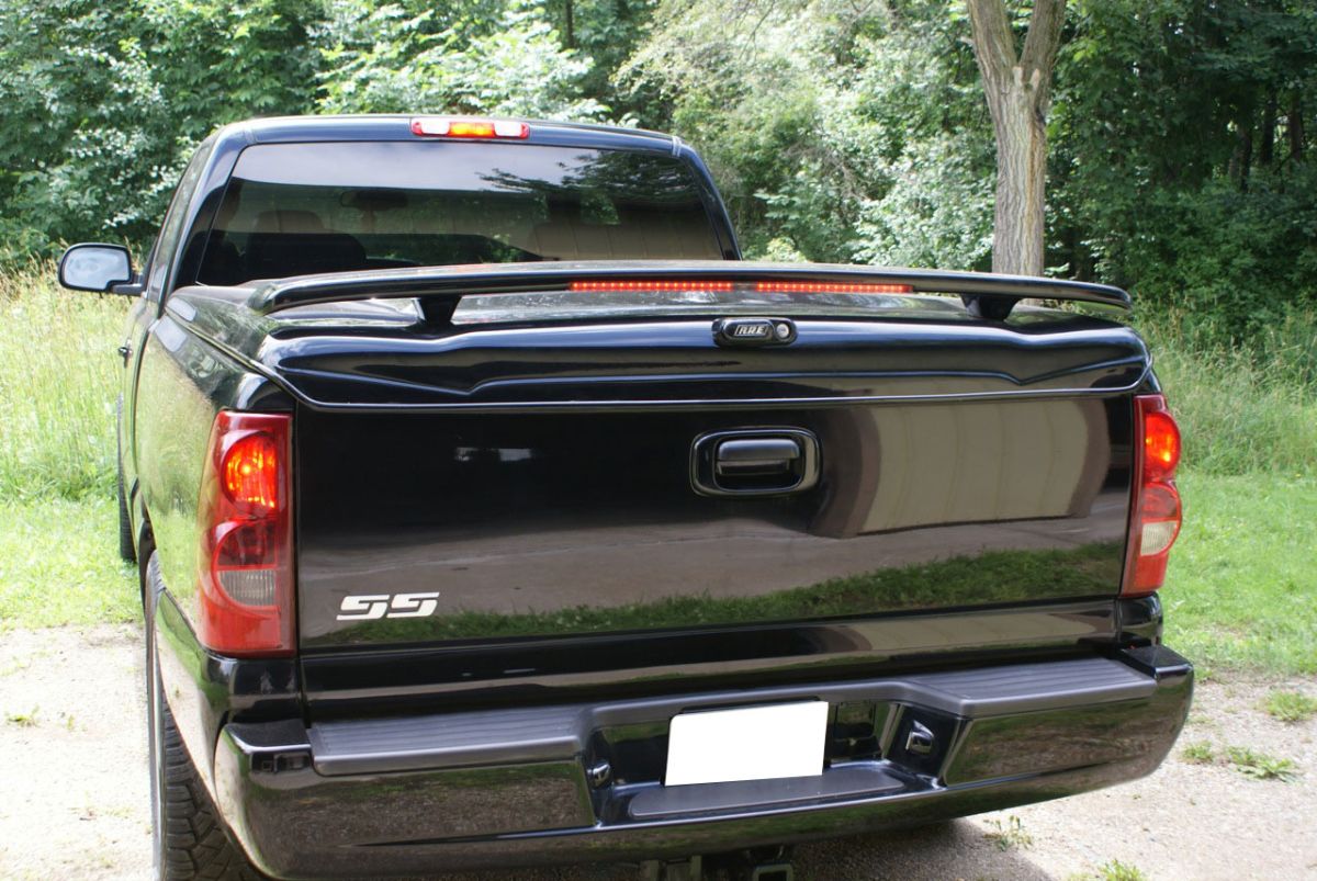 truck spoiler on black pick up