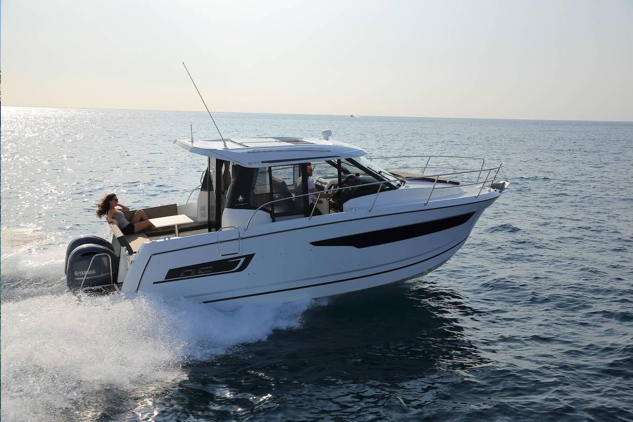 cabin cruiser boat