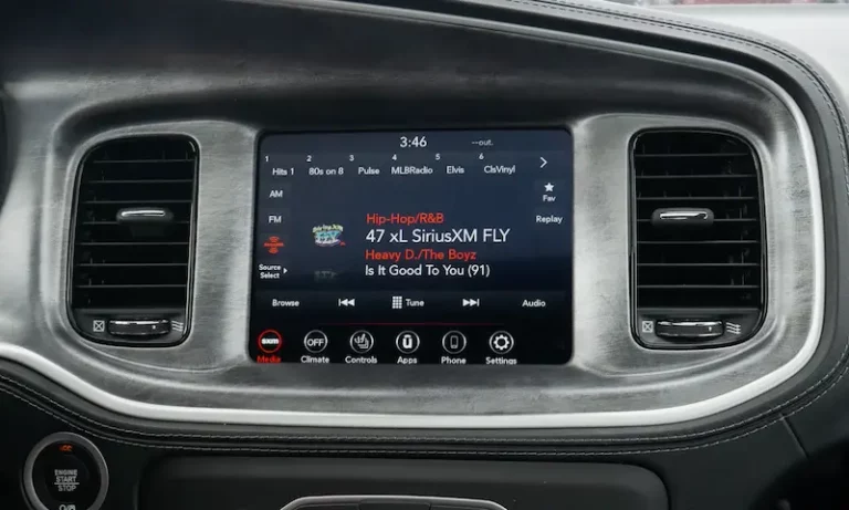 dodge charger screen not turning on
