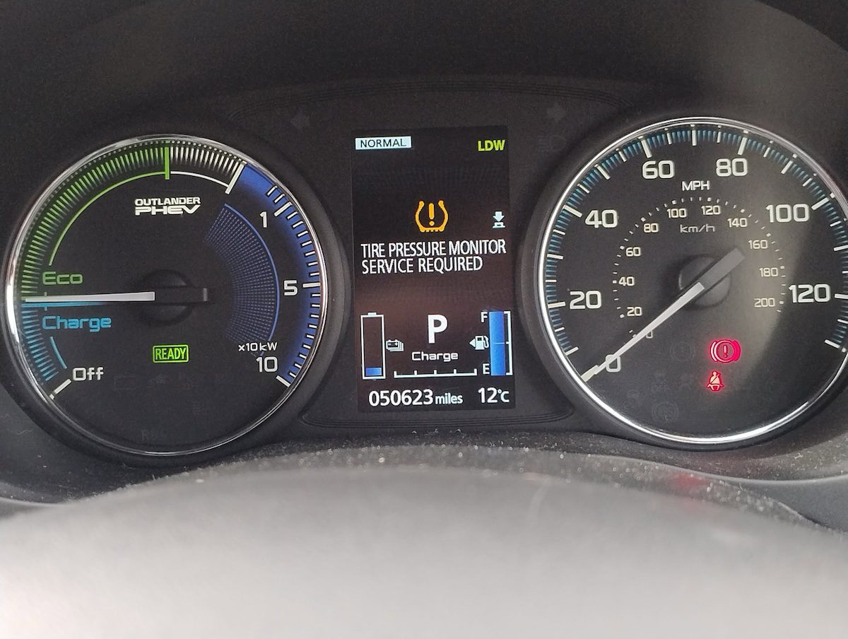 mitsubishi outlander tpms service required